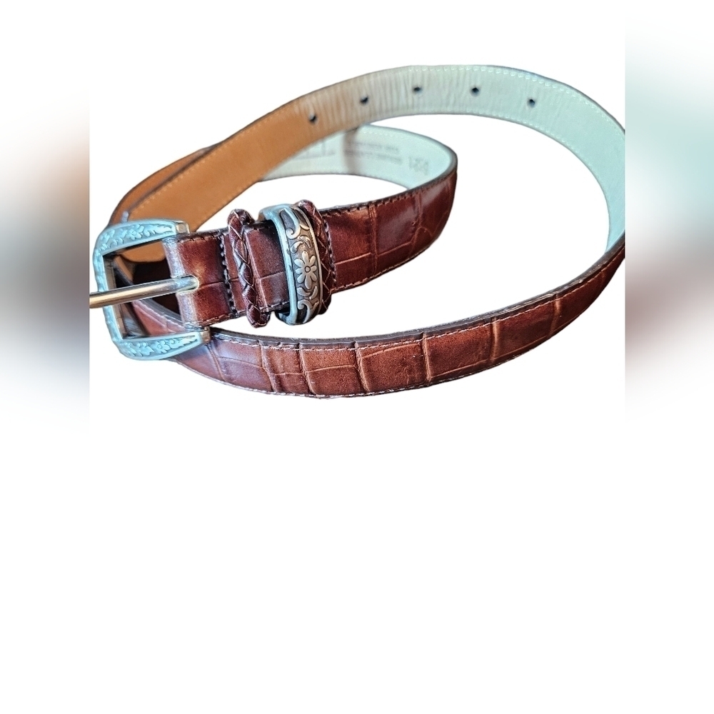 Talbots vintage womens medium brown leather crocodile belt.